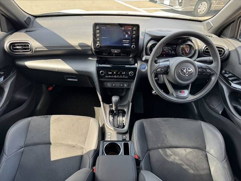YARIS CROSS