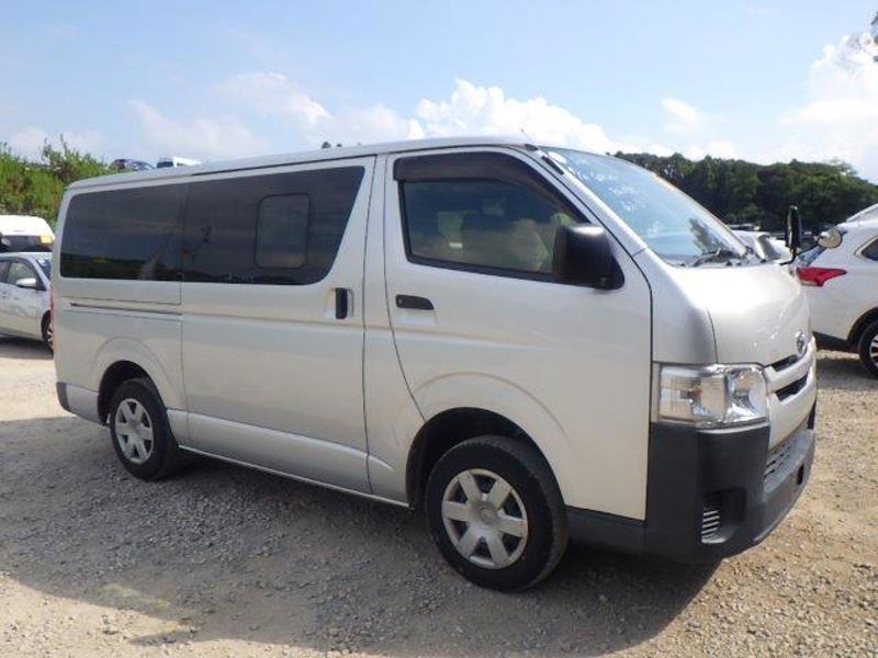 TOYOTA HIACE