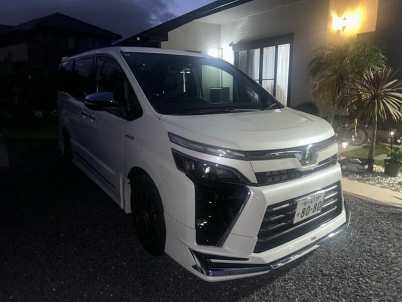 TOYOTA VOXY