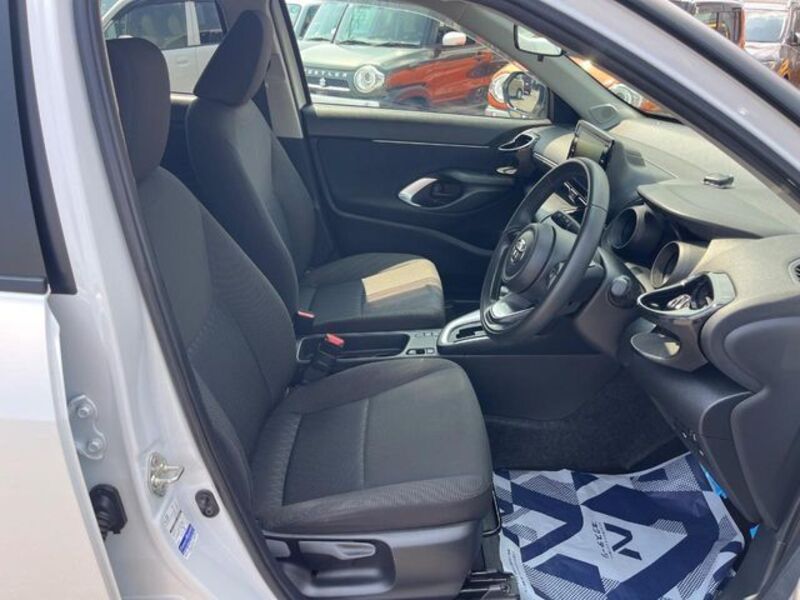 YARIS CROSS
