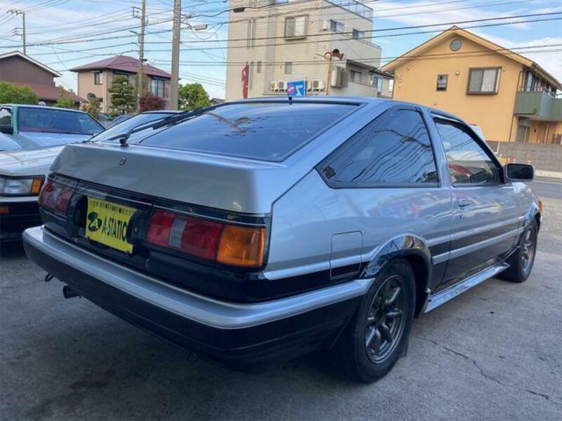 COROLLA LEVIN