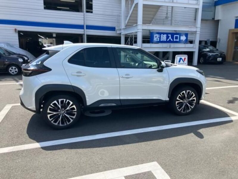 YARIS CROSS