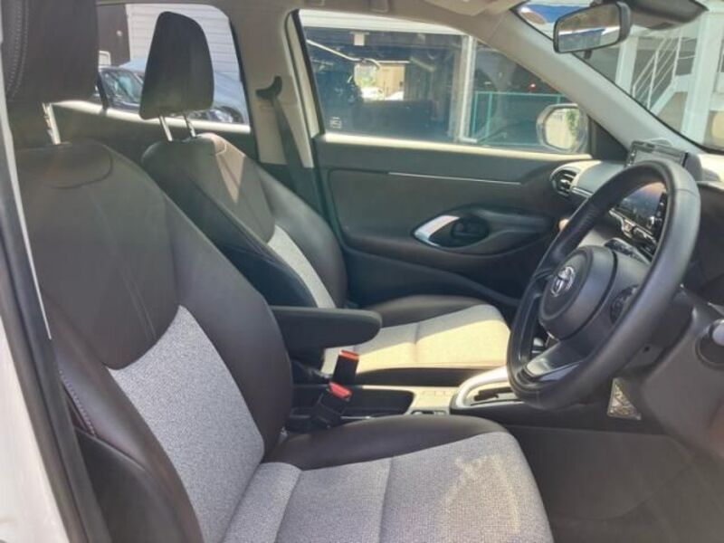 YARIS CROSS