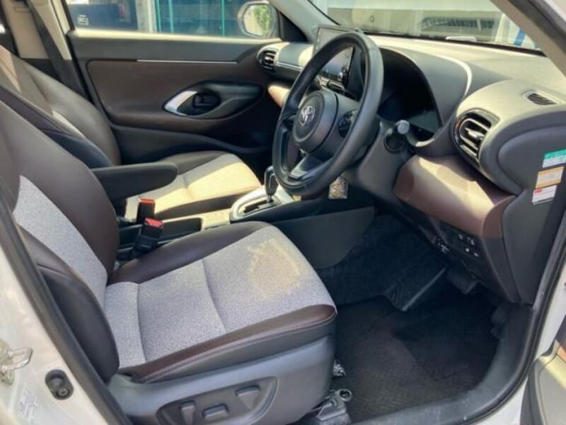 YARIS CROSS