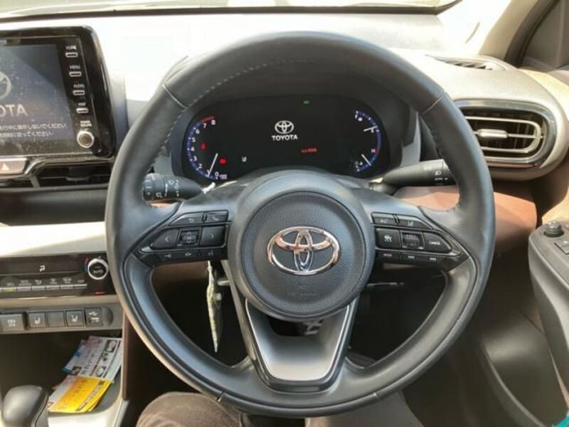 YARIS CROSS