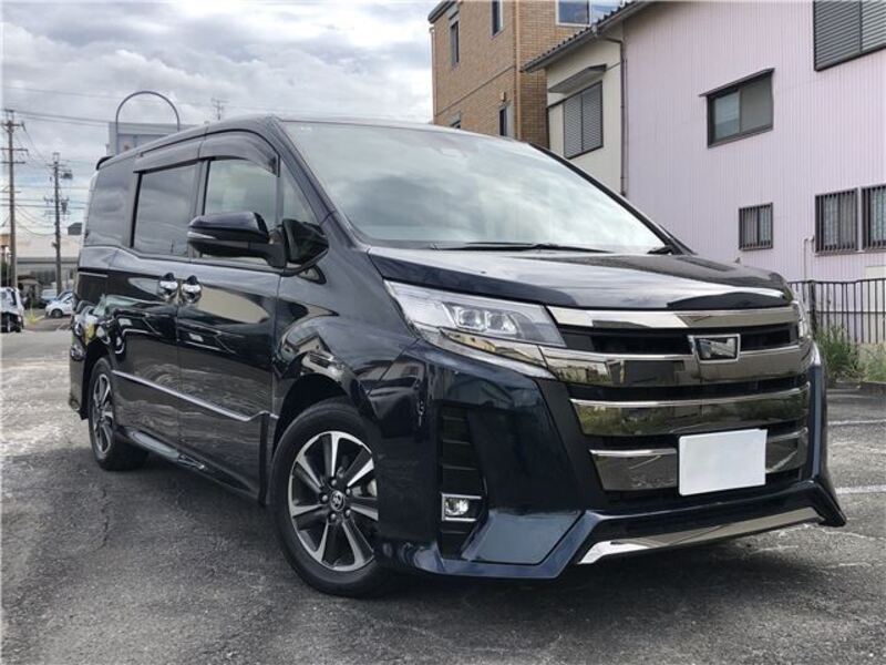 TOYOTA NOAH