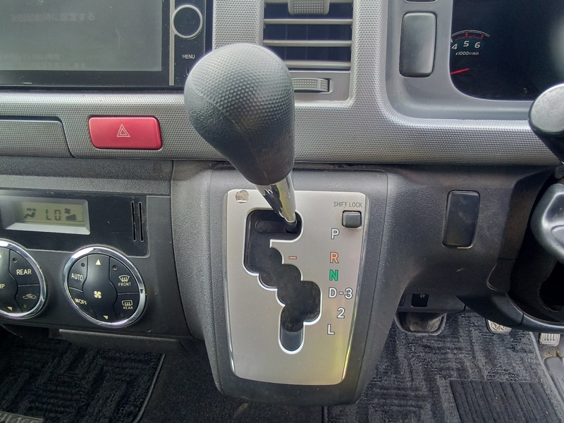 HIACE VAN