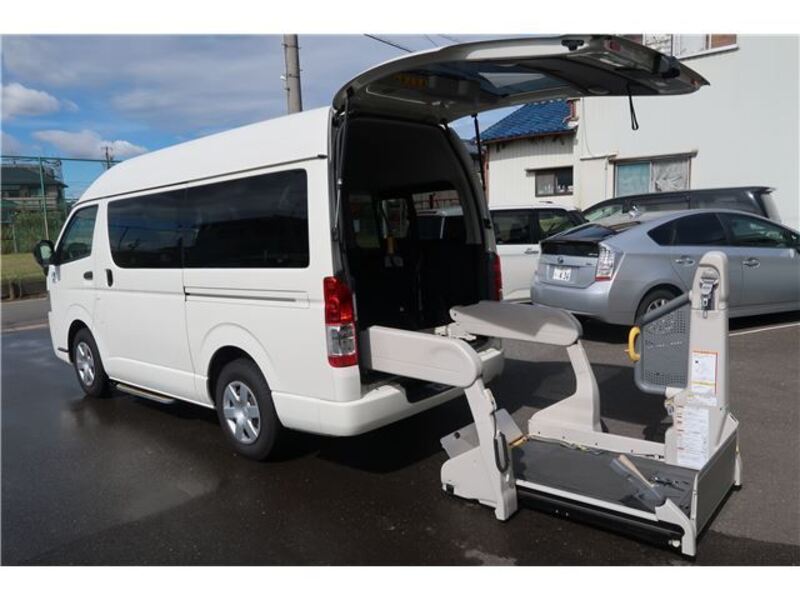 TOYOTA HIACE VAN