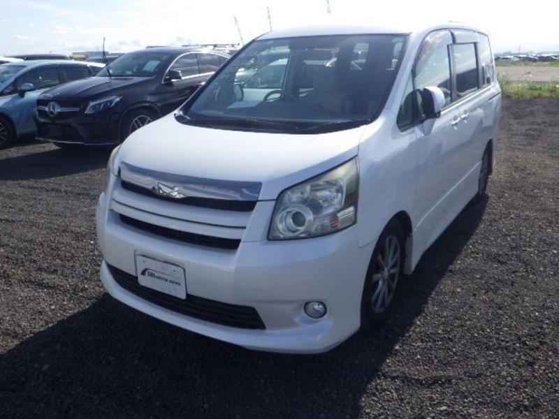 TOYOTA NOAH