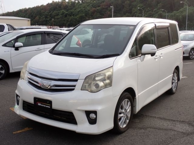 TOYOTA NOAH