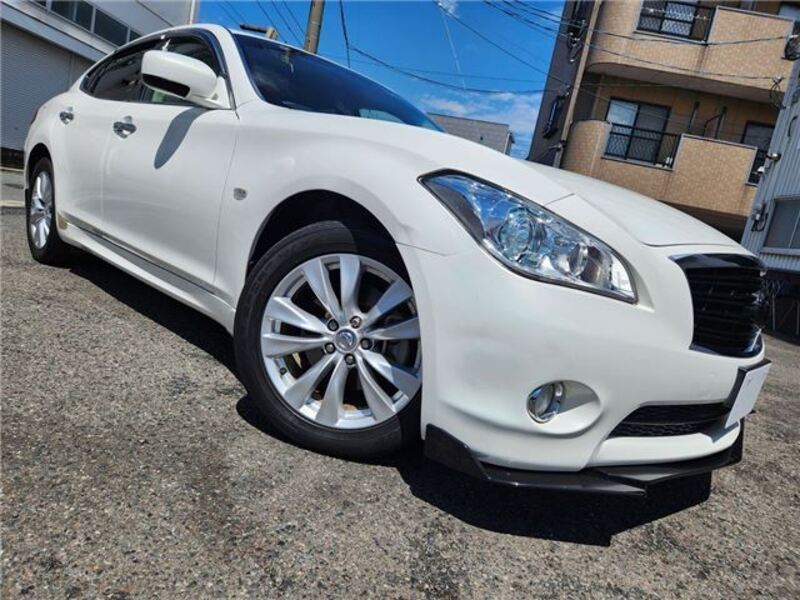 NISSAN FUGA