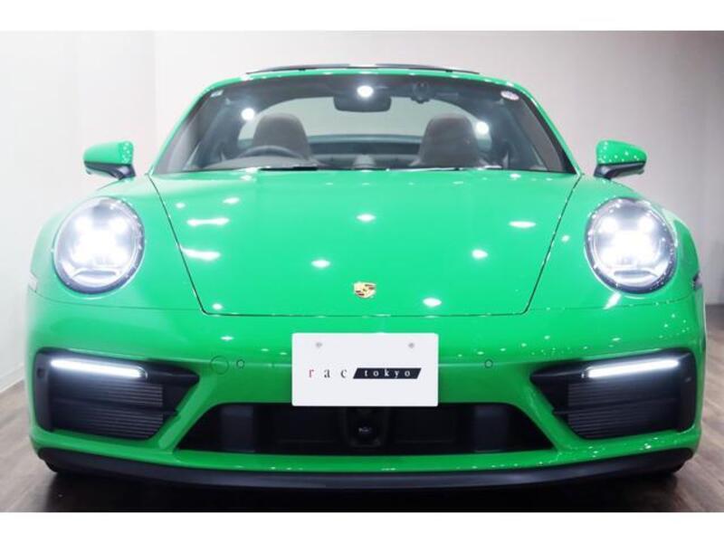 911