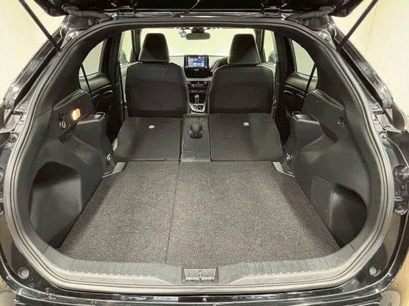 YARIS CROSS