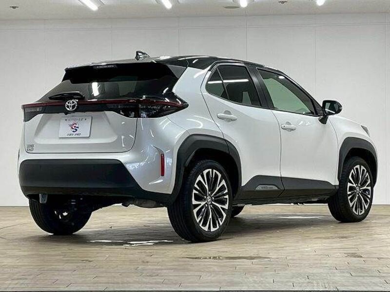 YARIS CROSS