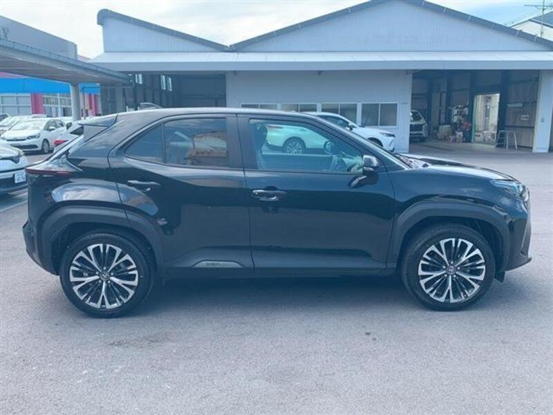 YARIS CROSS