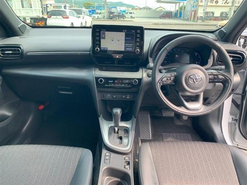 YARIS CROSS