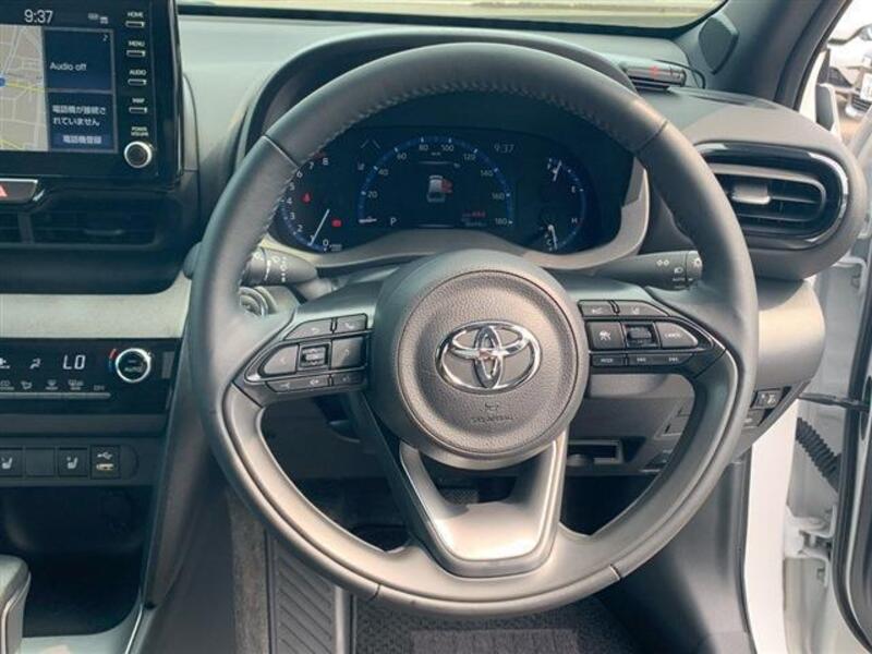 YARIS CROSS