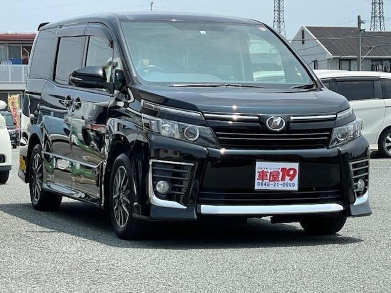 TOYOTA VOXY