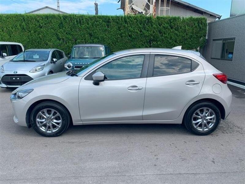 MAZDA2