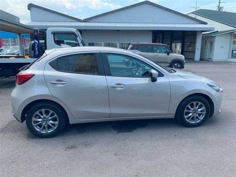 MAZDA2