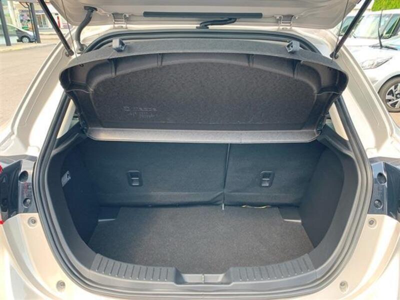MAZDA2
