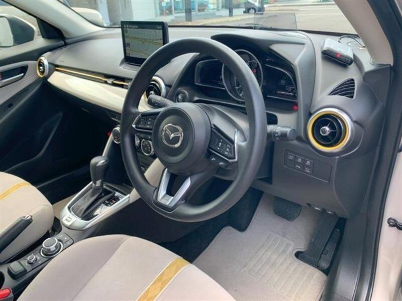 MAZDA2