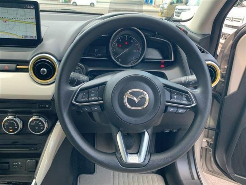 MAZDA2