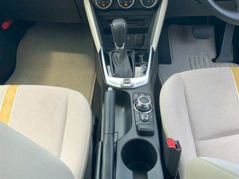 MAZDA2