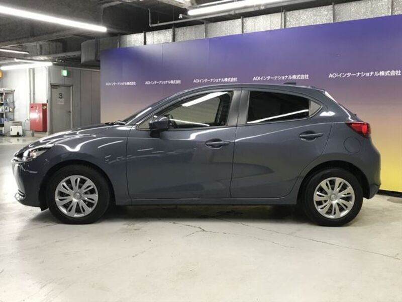 MAZDA2