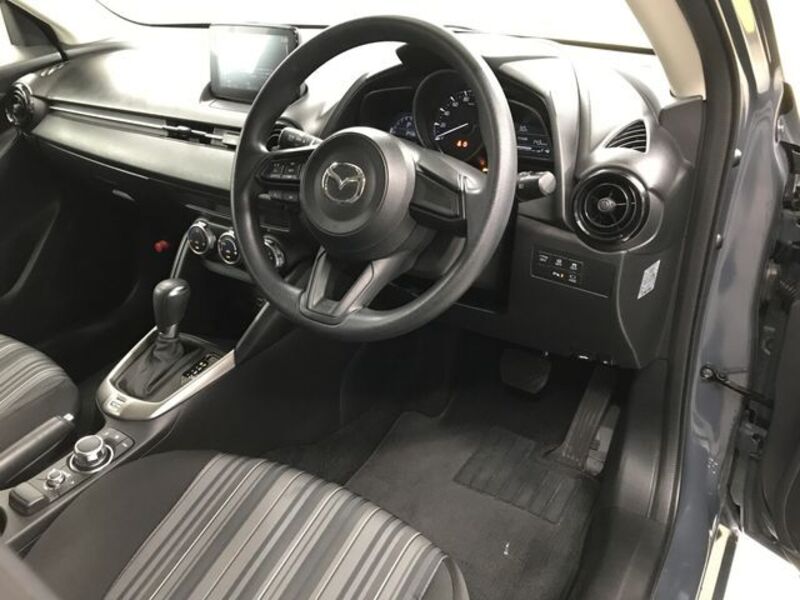 MAZDA2
