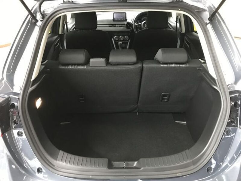 MAZDA2
