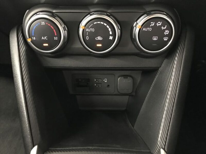 MAZDA2