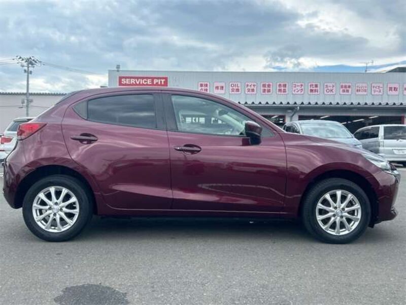 MAZDA2