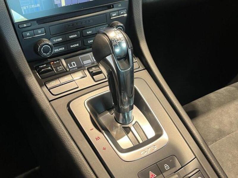 911