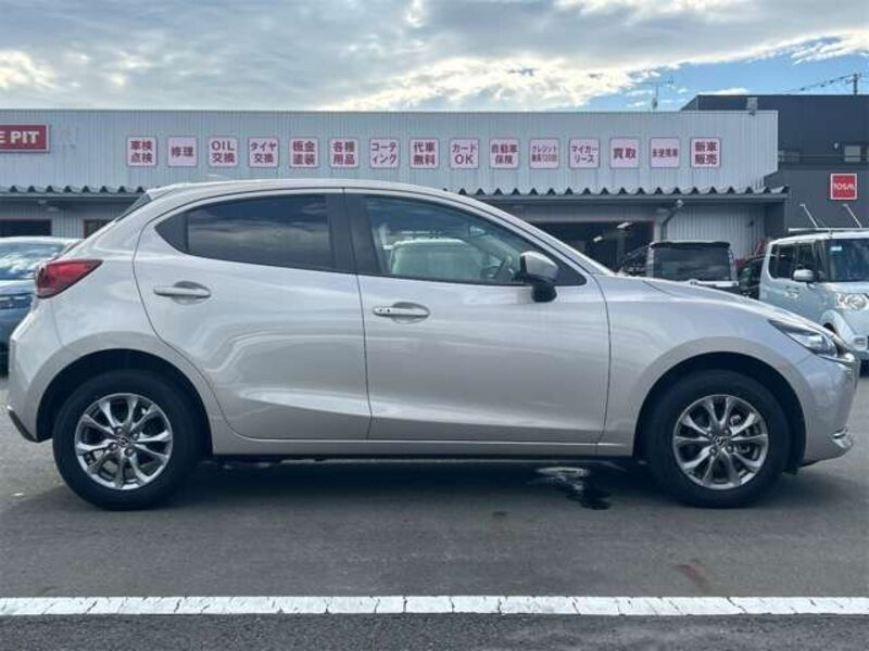 MAZDA2