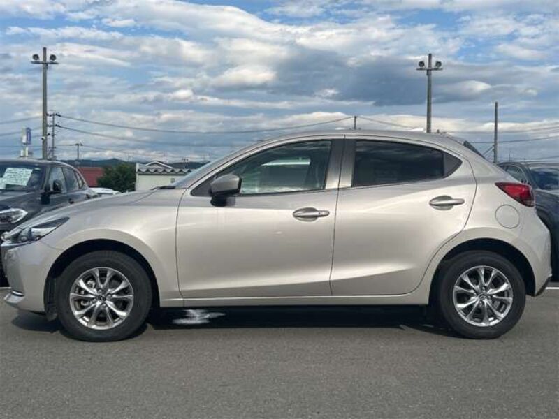 MAZDA2