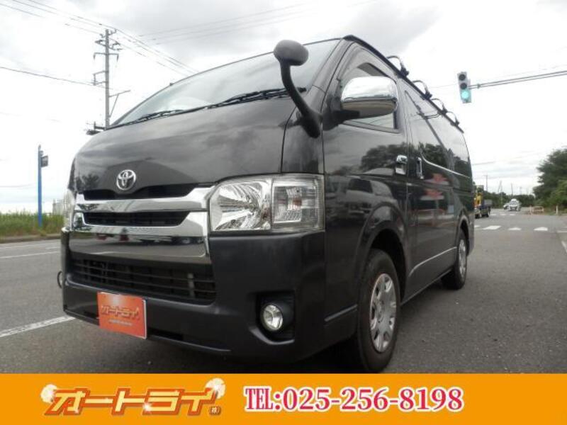 TOYOTA HIACE VAN