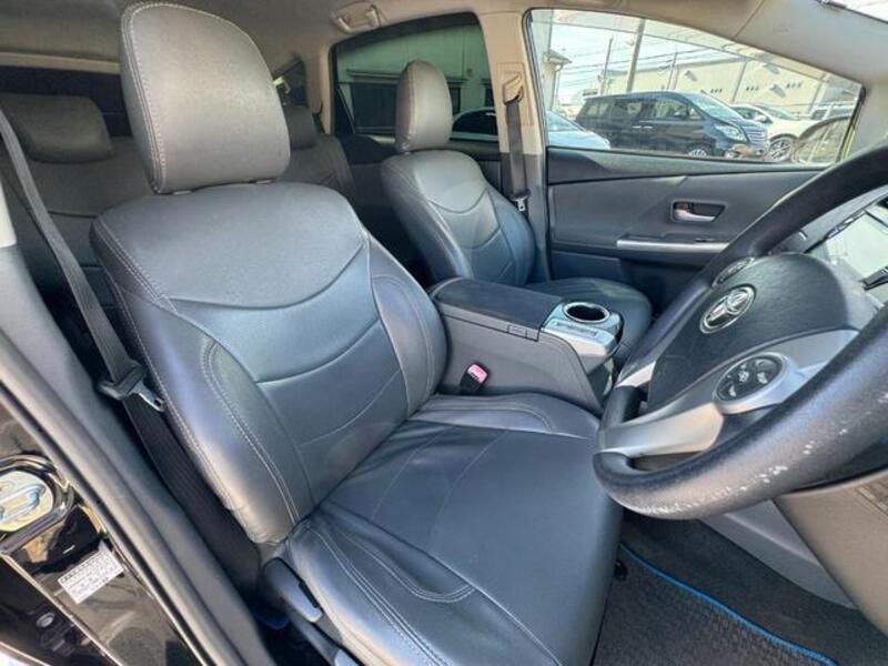 PRIUS ALPHA
