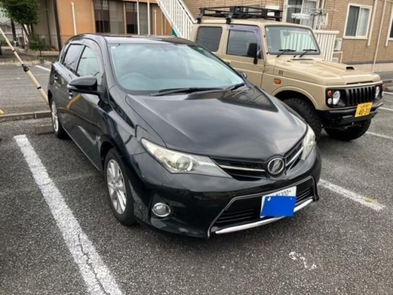 TOYOTA AURIS