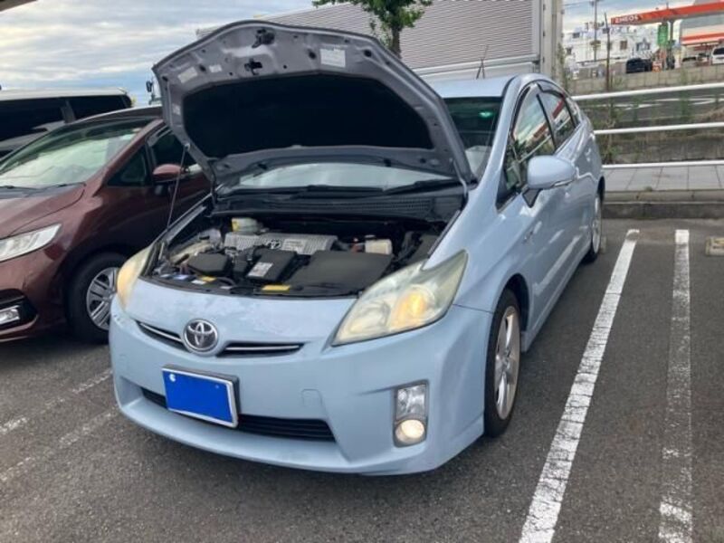 TOYOTA PRIUS
