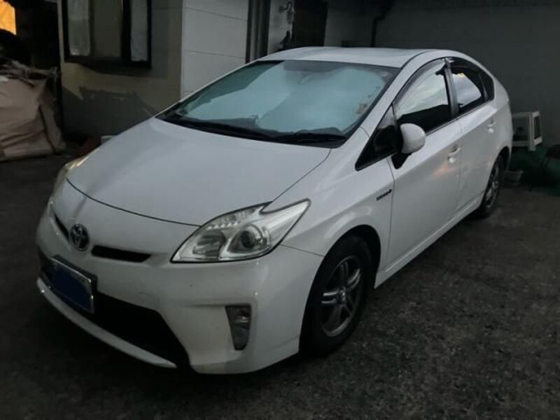 TOYOTA PRIUS
