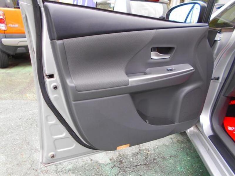 PRIUS ALPHA