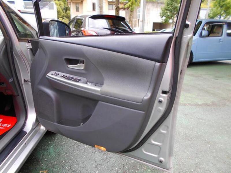 PRIUS ALPHA