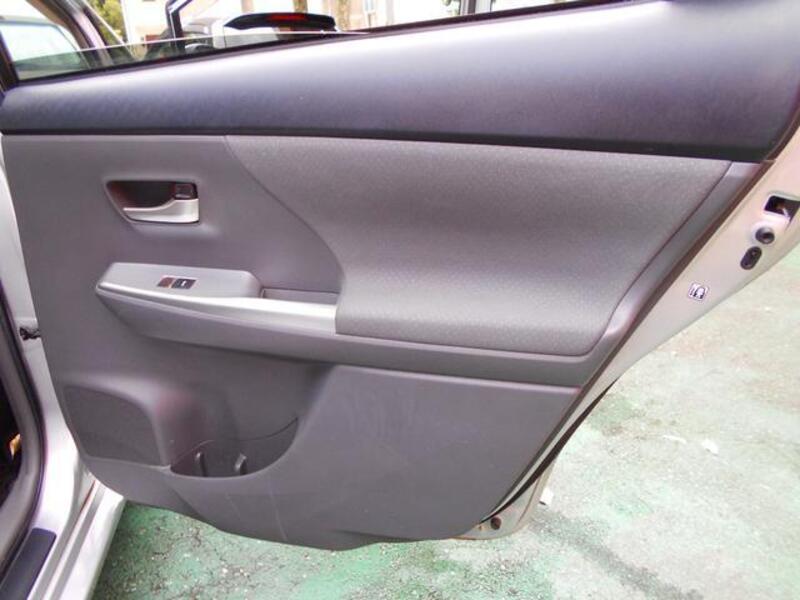 PRIUS ALPHA