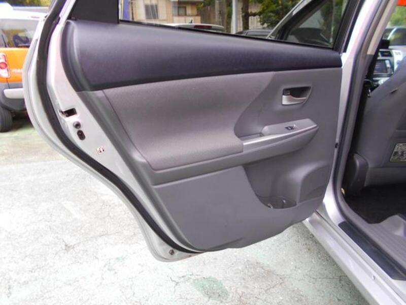 PRIUS ALPHA