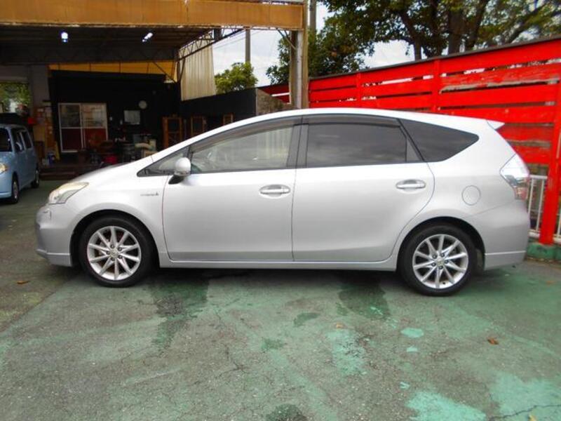 PRIUS ALPHA