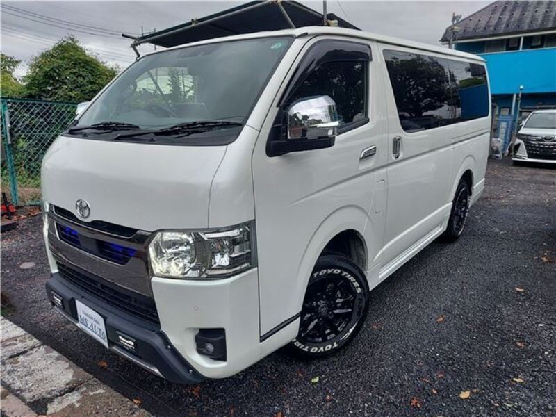 TOYOTA HIACE VAN