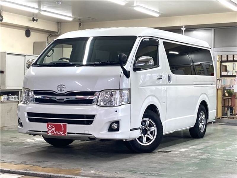 TOYOTA HIACE