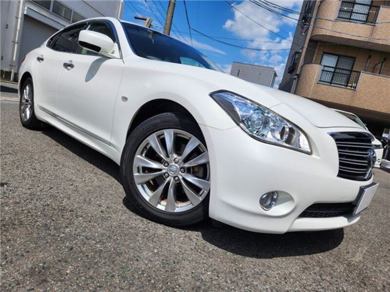 NISSAN FUGA