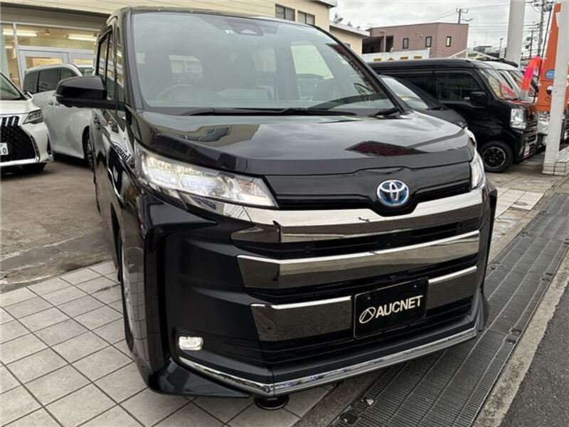 TOYOTA NOAH